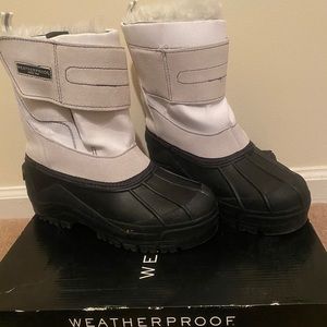 Weatherproof women’s boots black, white, gray.